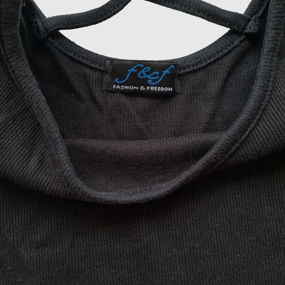 Size- S-M, Black knitted crop top - Picture 3 of 3